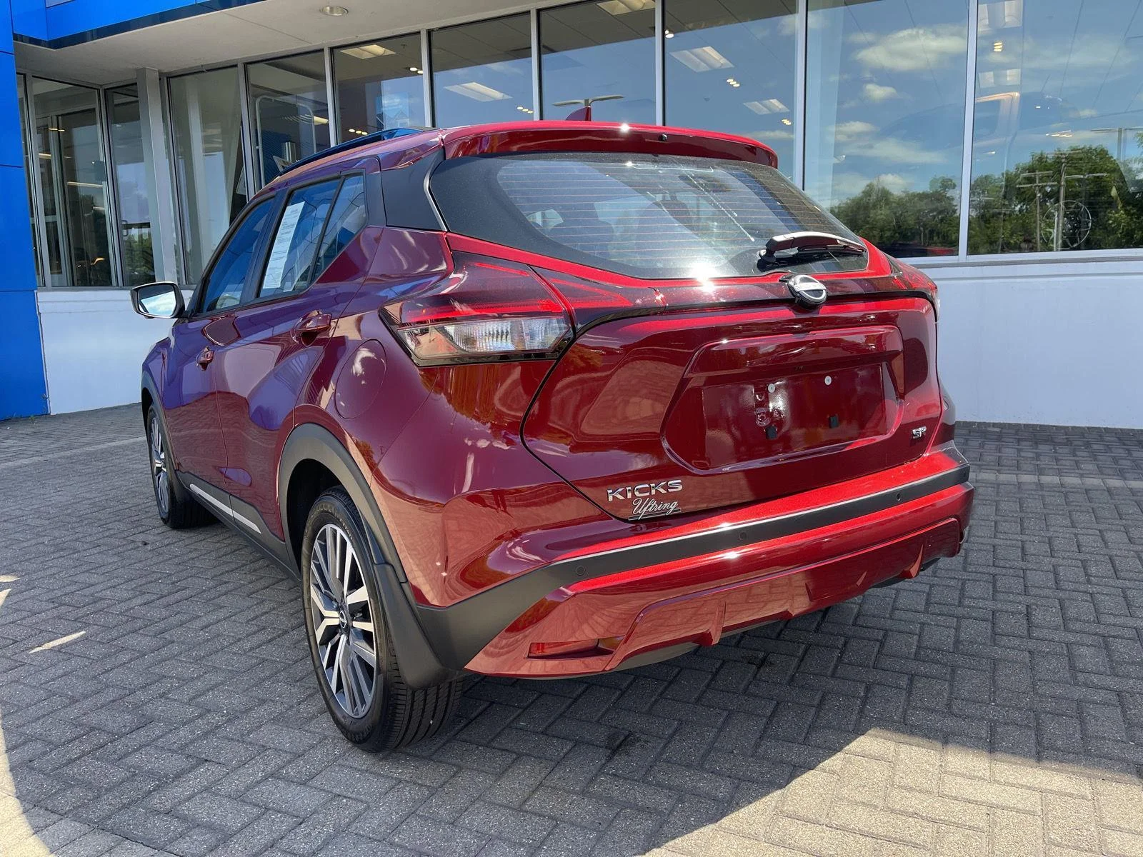 Used 2023 Scarlet Ember Tintcoat Nissan SR image 3