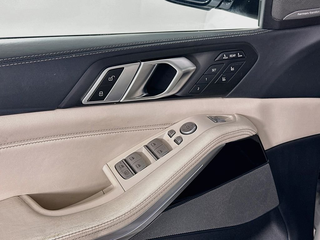 Used 2023 White BMW xDrive40i image 18