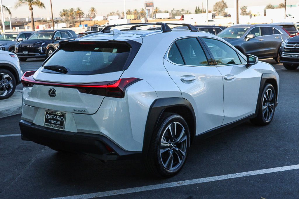 2025 Lexus UX Hybrid 300h - Photo 8