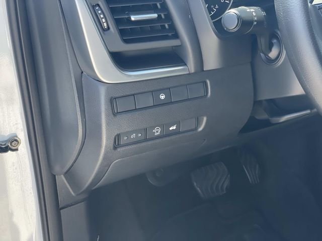 Used 2024 White Nissan SV image 18