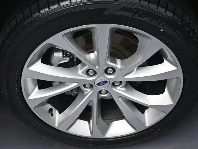 Used 2023 Silver Ford Platinum image 33