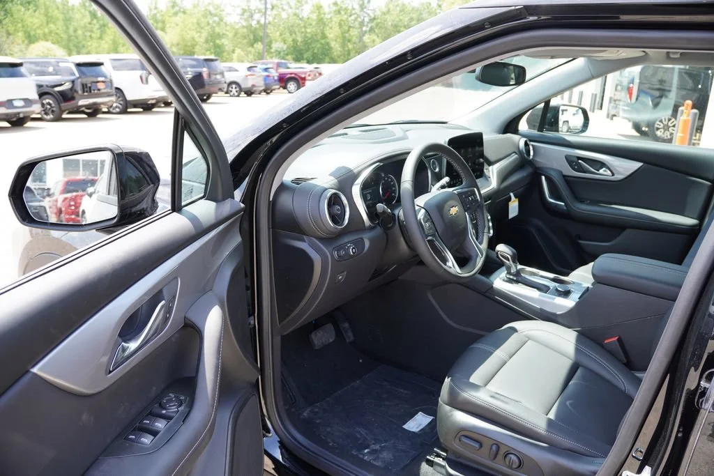 New 2026 Black Chevrolet 3LT image 10