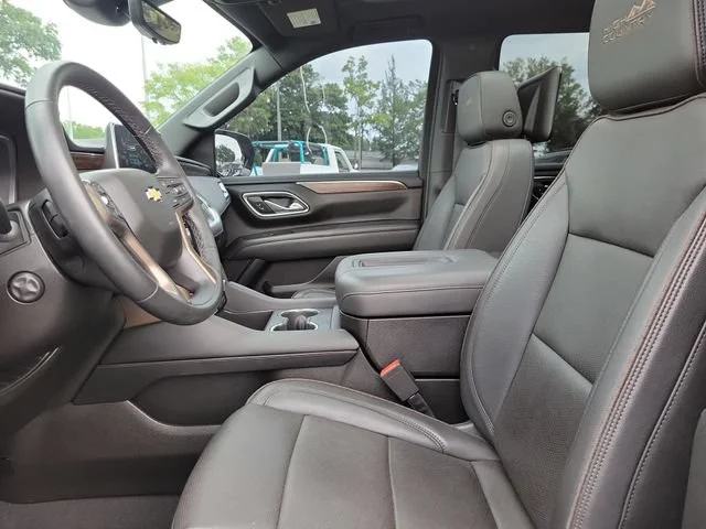 Used 2023 Black Chevrolet High Country image 5