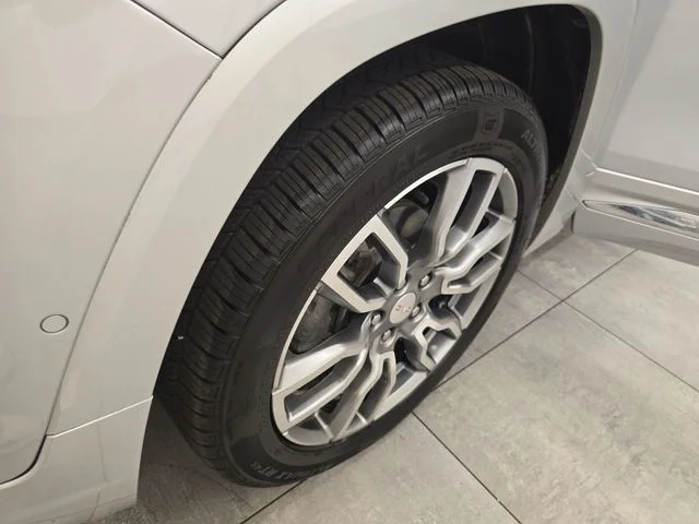 Used 2022 Quicksilver Metallic GMC Denali image 41