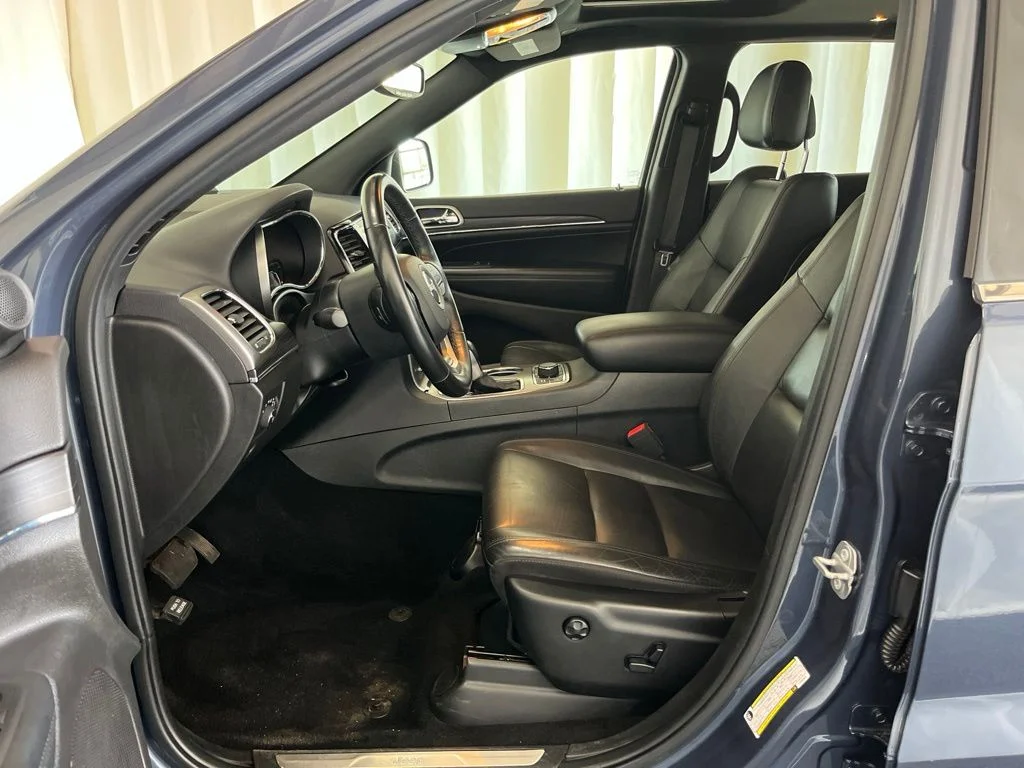 Used 2020 Blue Jeep Limited image 4