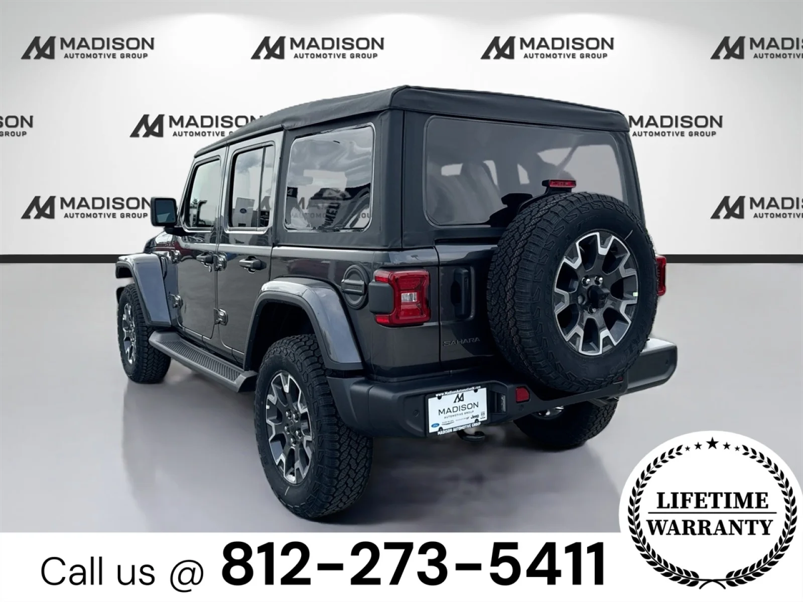 New 2025 Granite Crystal Metallic Clear-Coat Exterior Paint Jeep Sahara image 7
