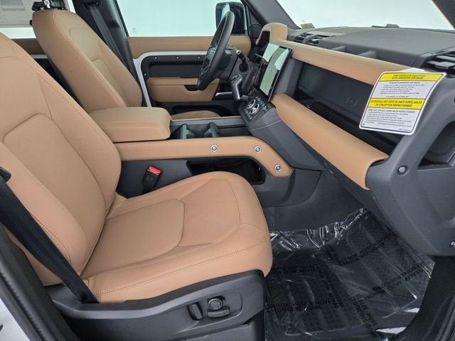 New 2026 Fuji White Land Rover X-Dynamic SE image 3