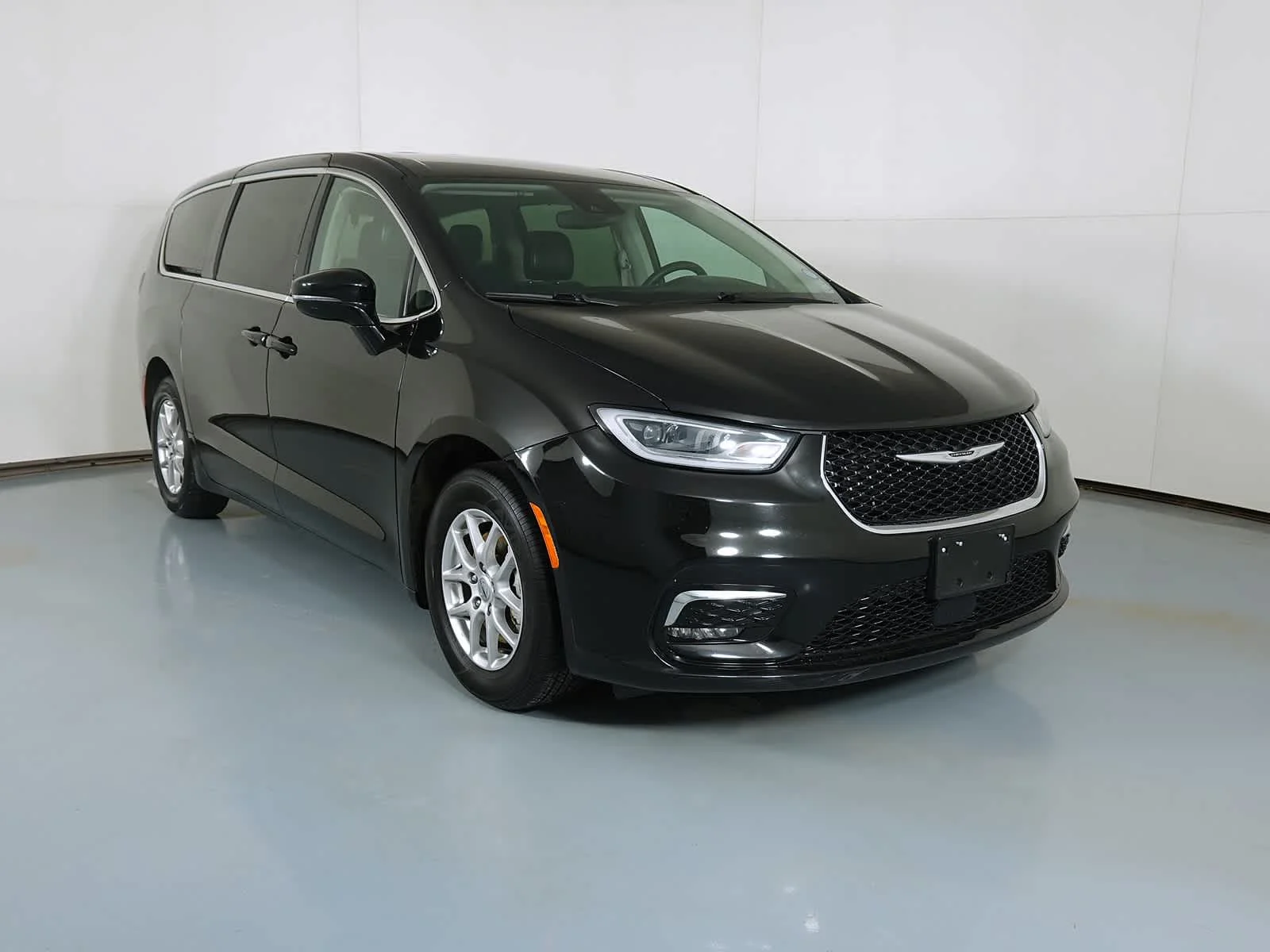 2024 Chrysler Pacifica Touring L's photo