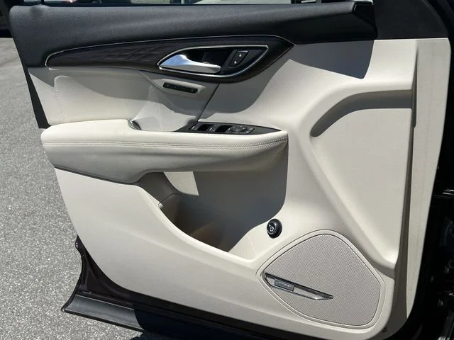 Used 2023 Red Buick Avenir image 34