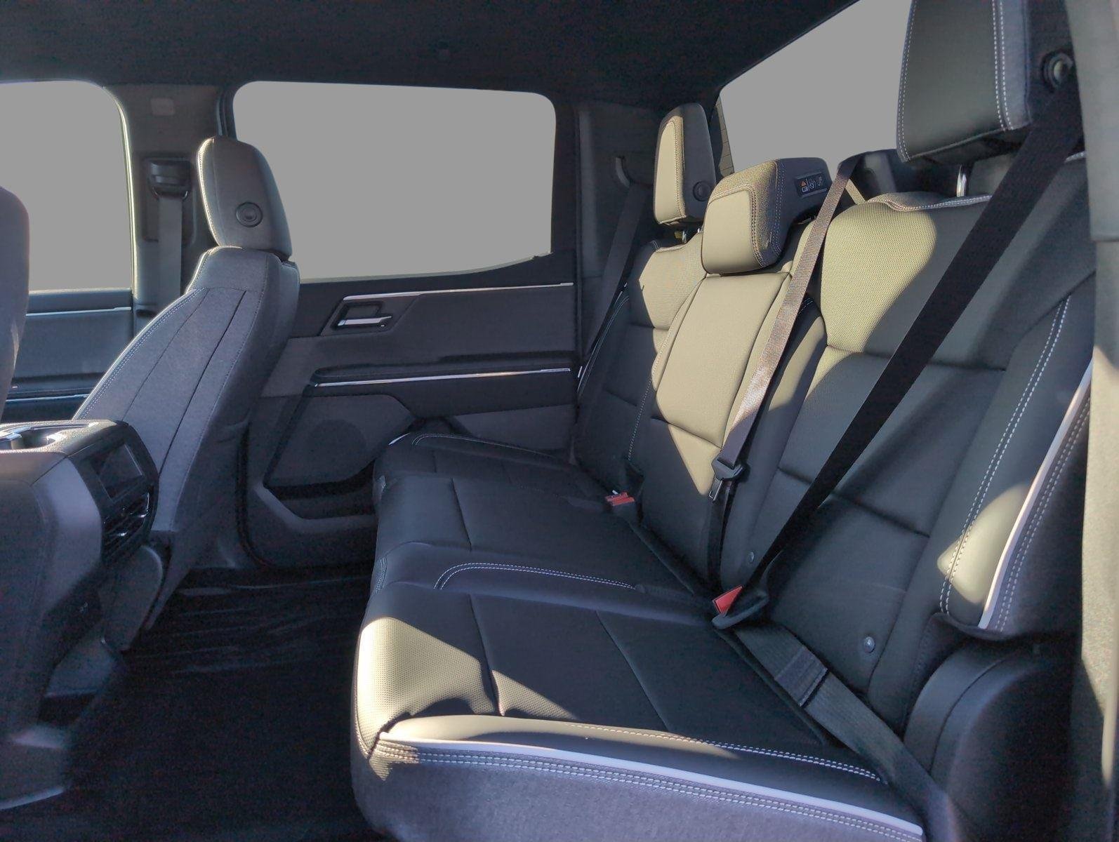 New 2026 Summit White GMC Elevation Standard Range image 21