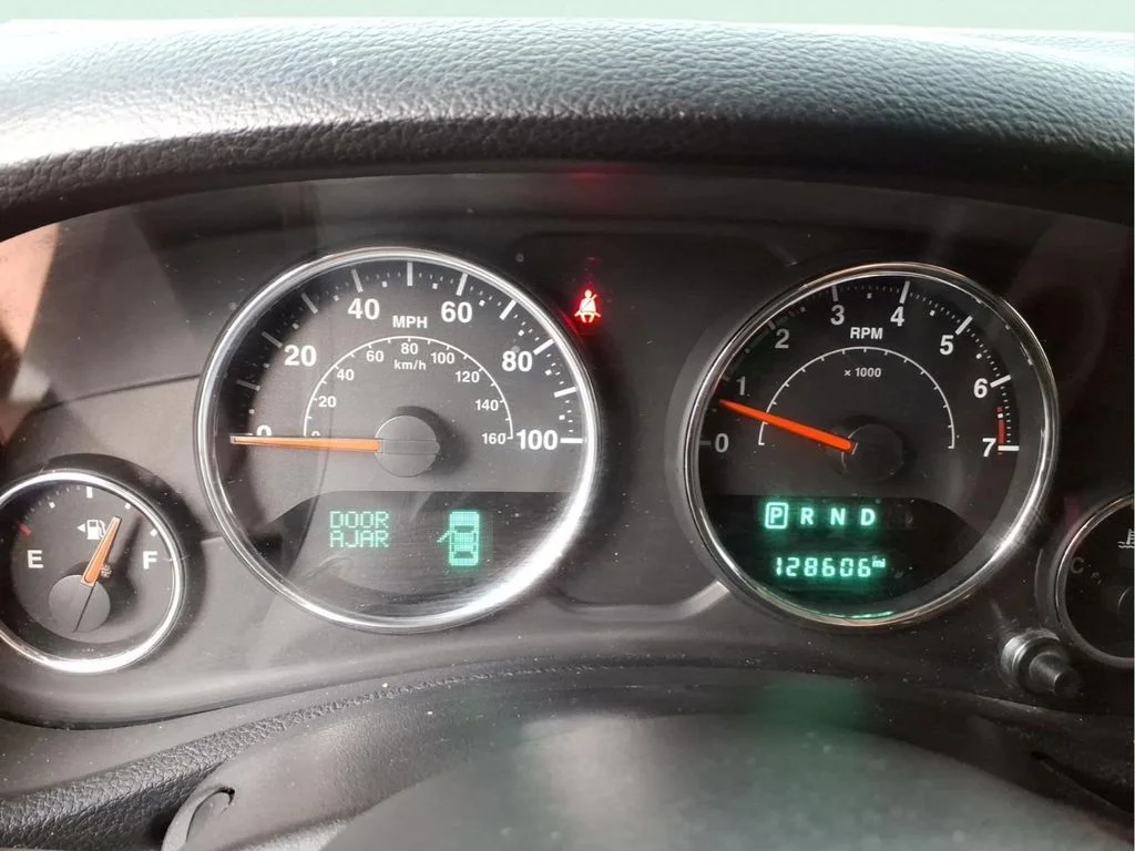 Used 2018 Gray Jeep Unlimited Sahara image 16