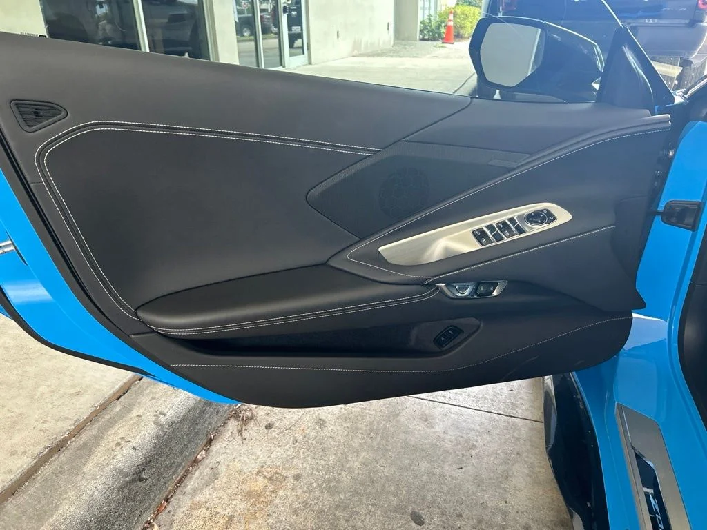 Used 2025 Blue Chevrolet Z06 image 29