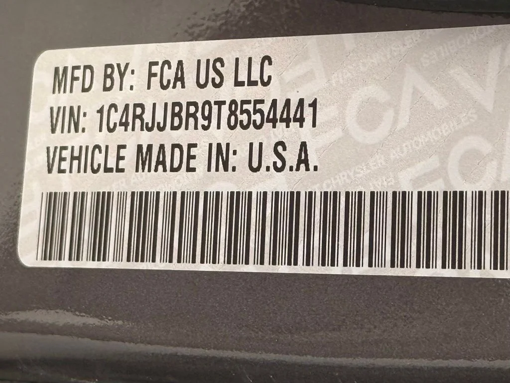 New 2026 Baltic Gray Metallic Clear-Coat Exterior Paint Jeep Limited image 40
