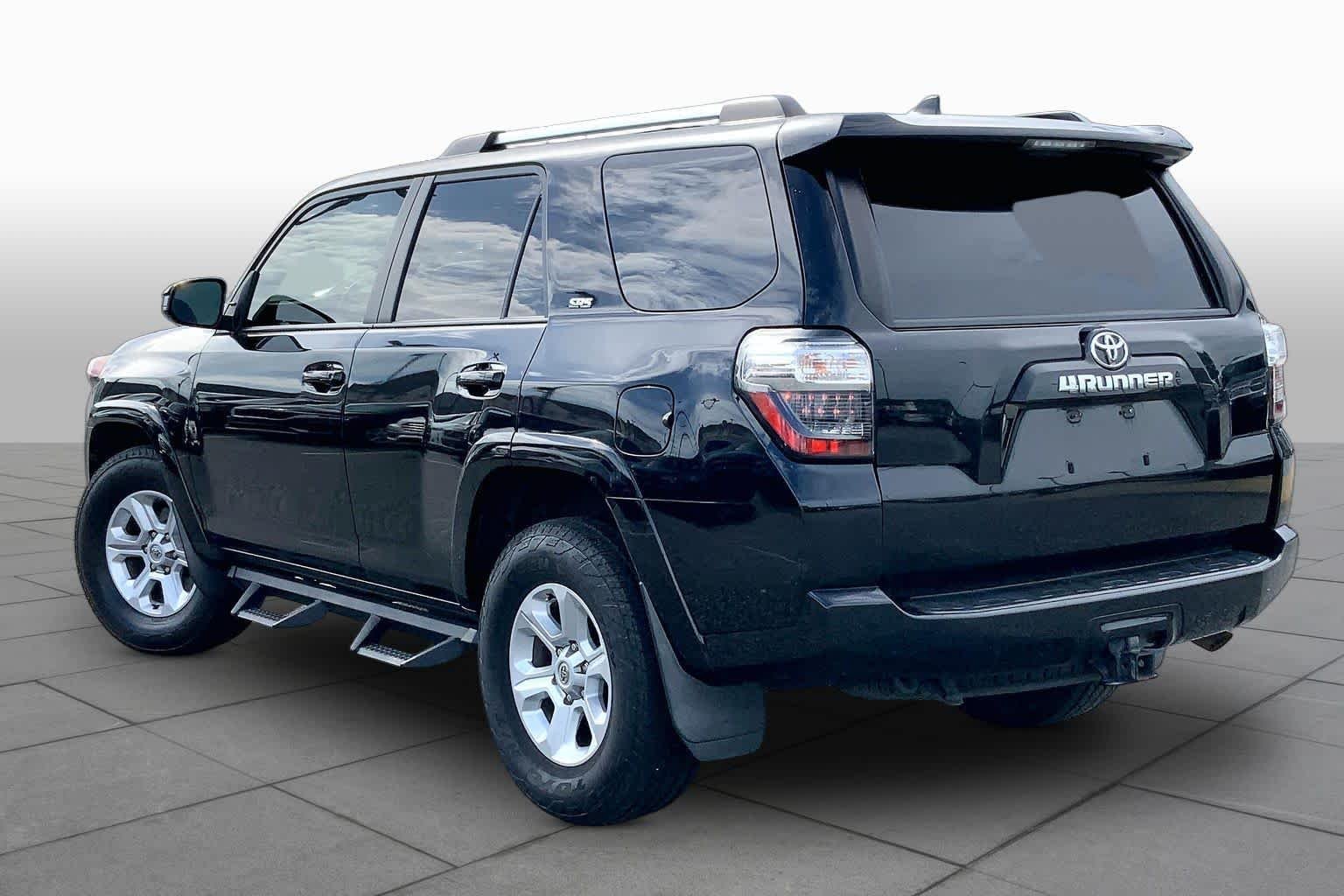 Used 2022 Midnight Black Metallic Toyota SR5 image 11