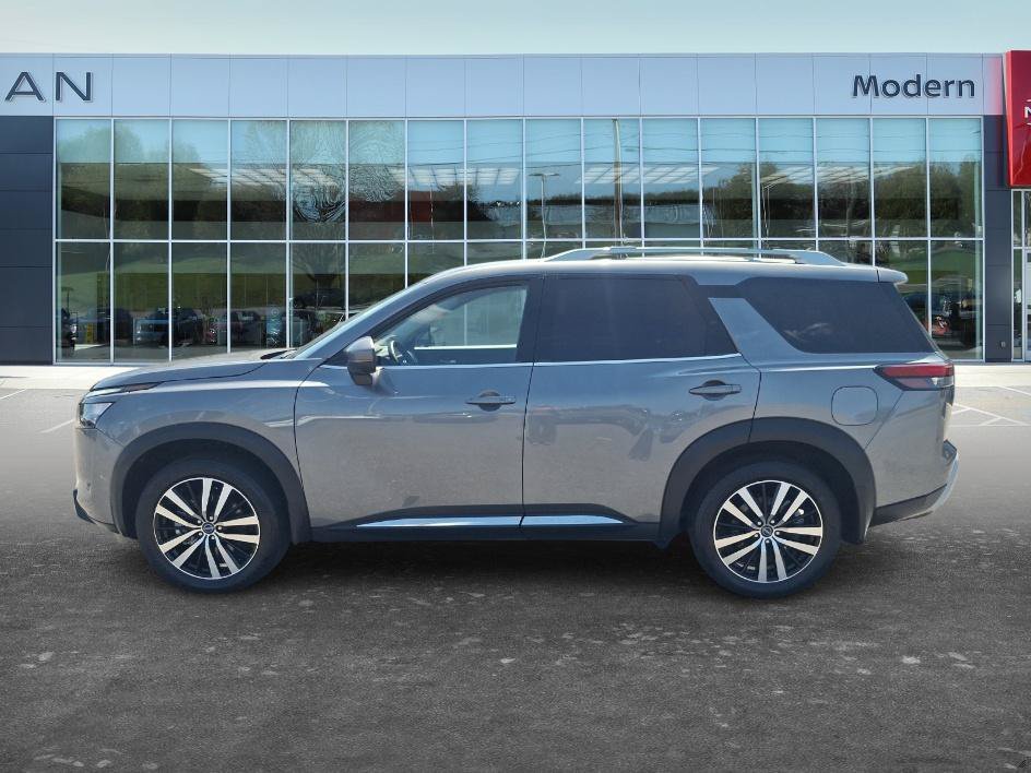 Used 2025 Gun Metallic Nissan Platinum image 7