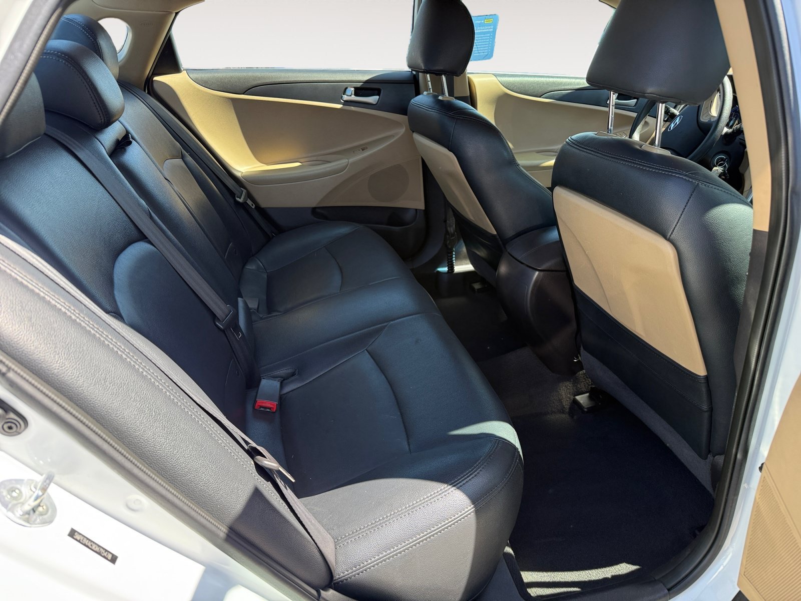 Used 2013 Shimmering White Mica Hyundai GLS image 18