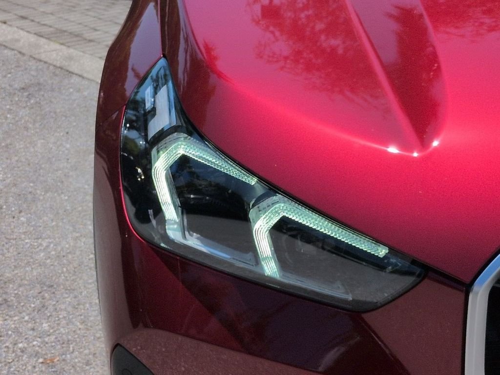 New 2026 Vegas Red Metallic BMW xDrive28i image 10