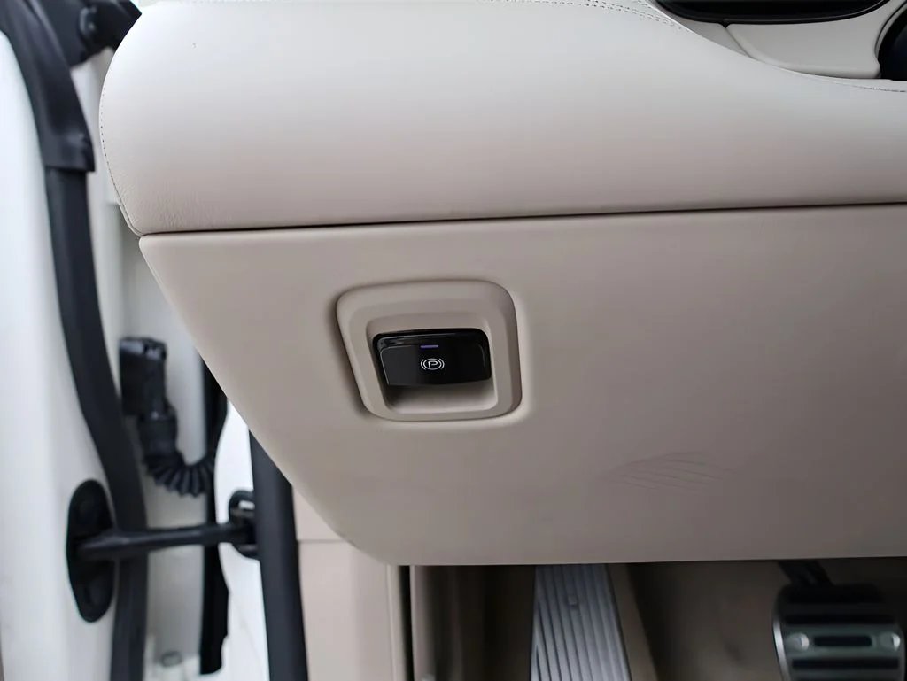 Used 2024 Bianco Solid Maserati Modena image 39
