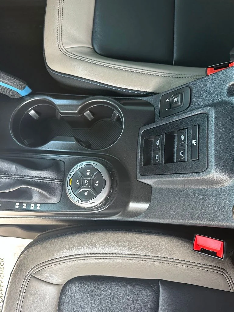 Used 2022 Red Ford Wildtrak image 21
