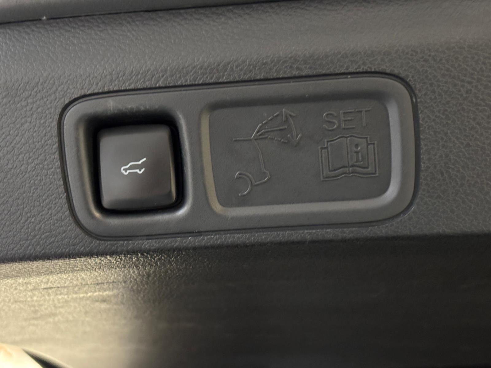 Used 2022 Iconic Silver Metallic Ford XLT image 31