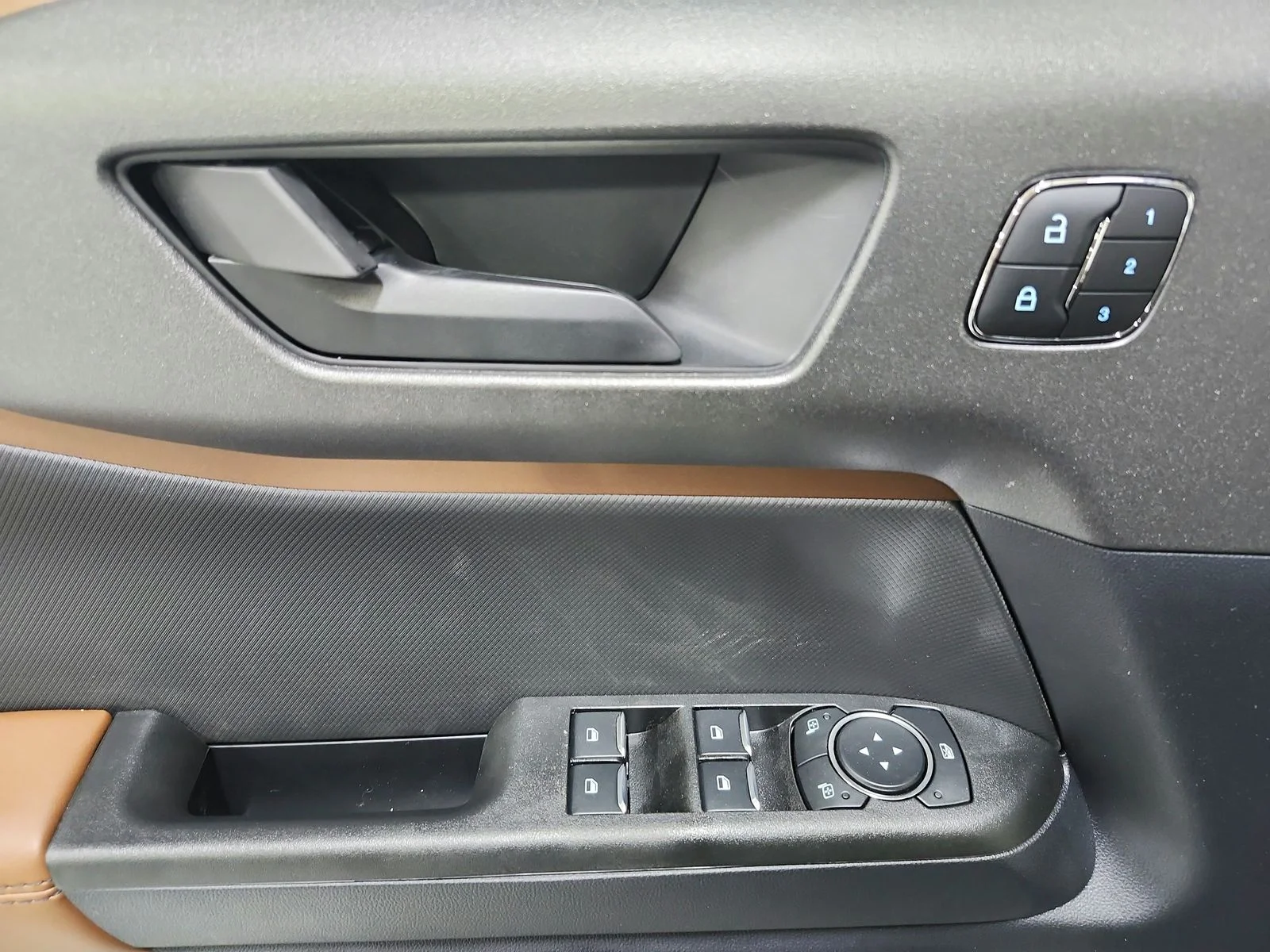 New 2026 Space White Metallic Ford Outer Banks® image 36