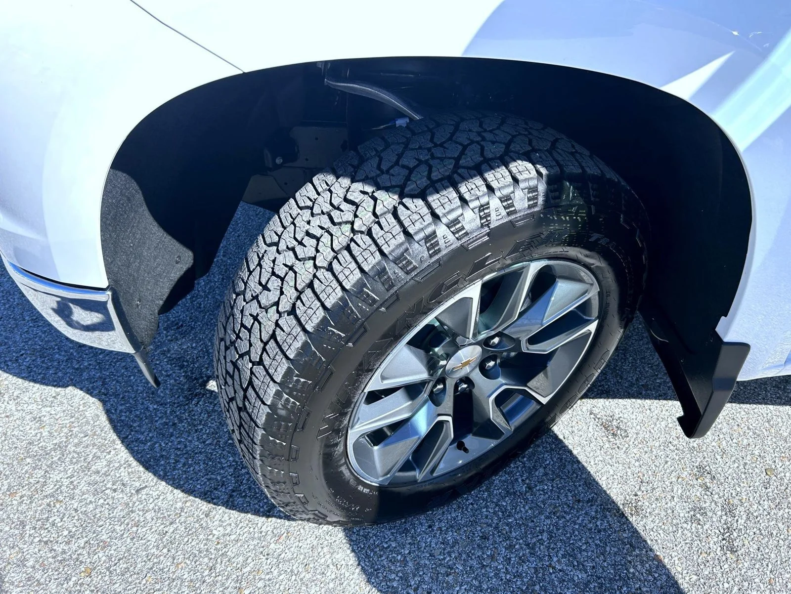 New 2026 Summit White Chevrolet LT image 22
