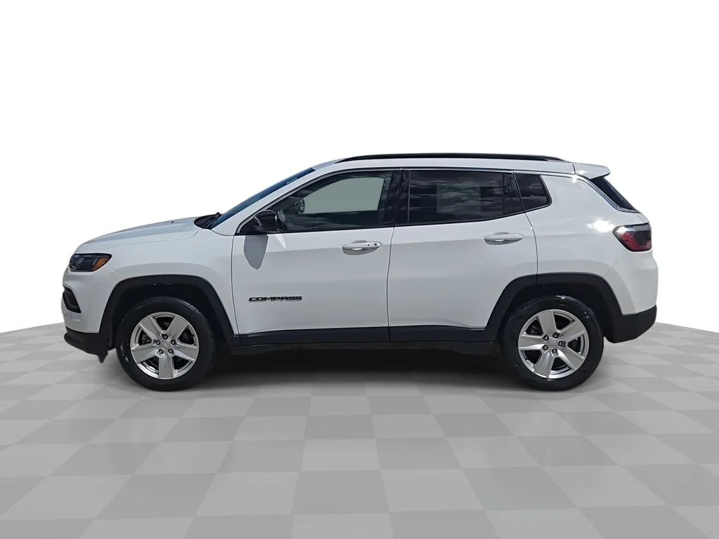 Certified Used 2022 White Jeep Latitude image 5