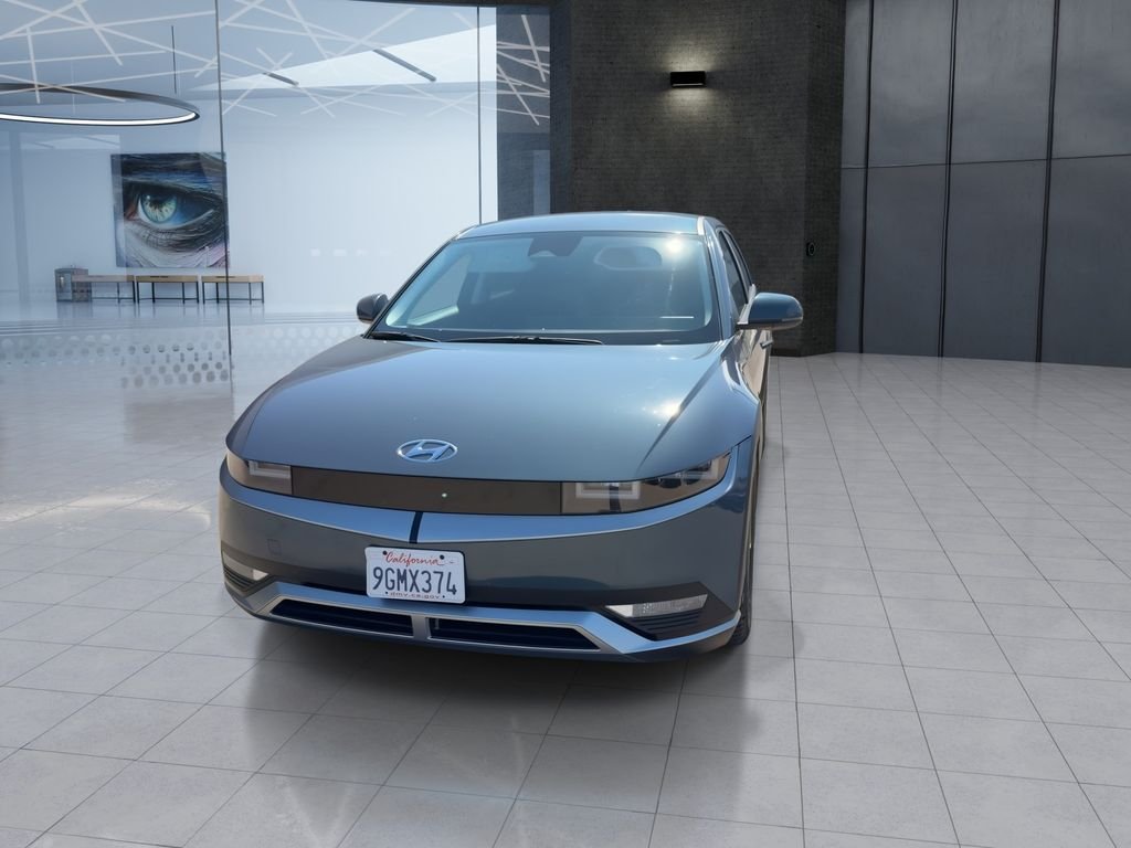 Used 2023 Green Hyundai SE image 3