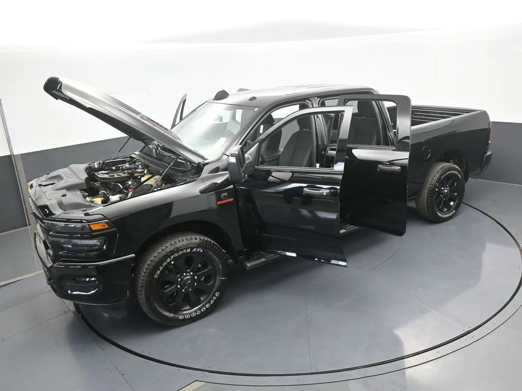 New 2026 Diamond Black Crystal Pearl-Coat Exterior Paint RAM Tradesman image 52