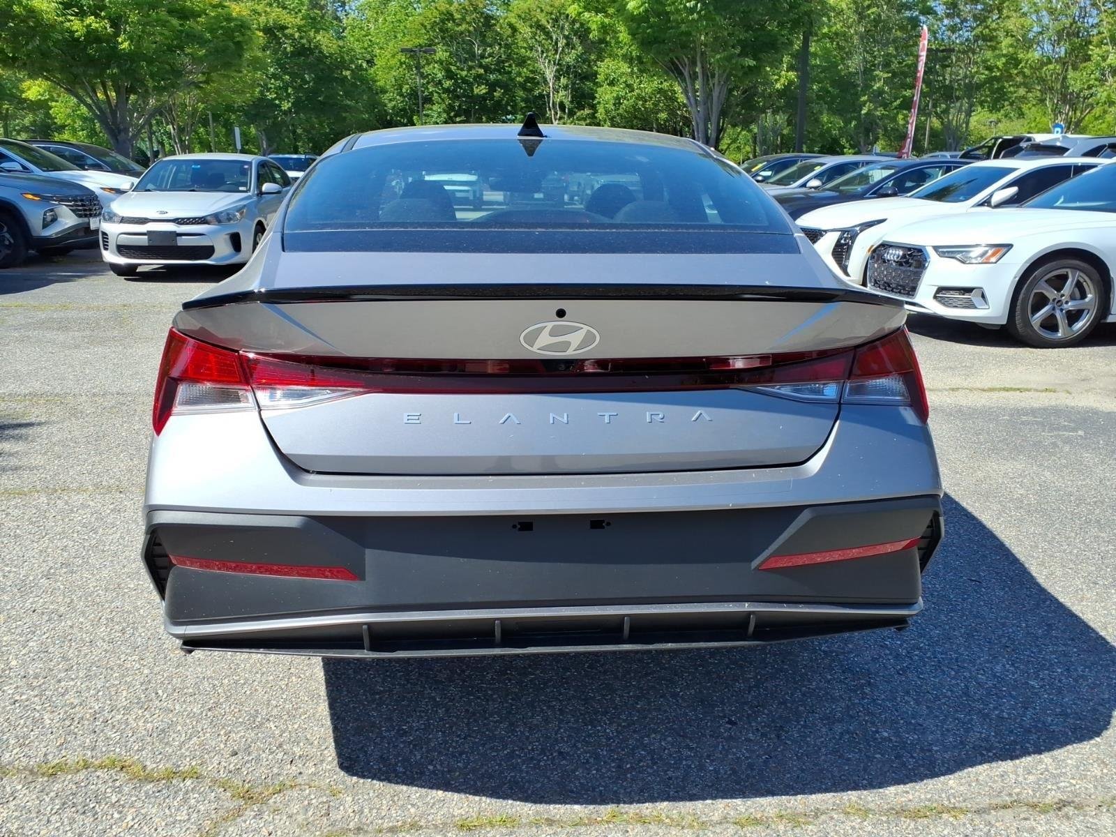 Used 2026 Fluid Metal Hyundai SEL Sport image 7