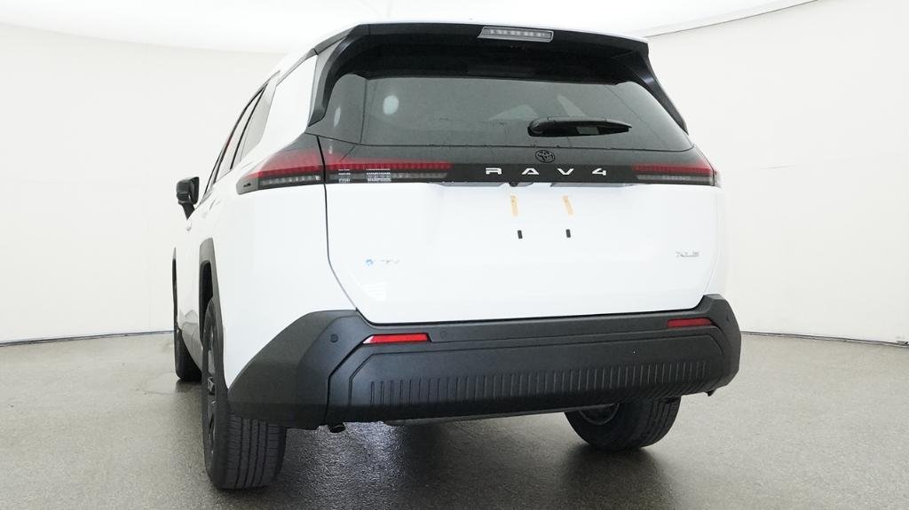 New 2026 Ice Cap Toyota XLE Premium image 9