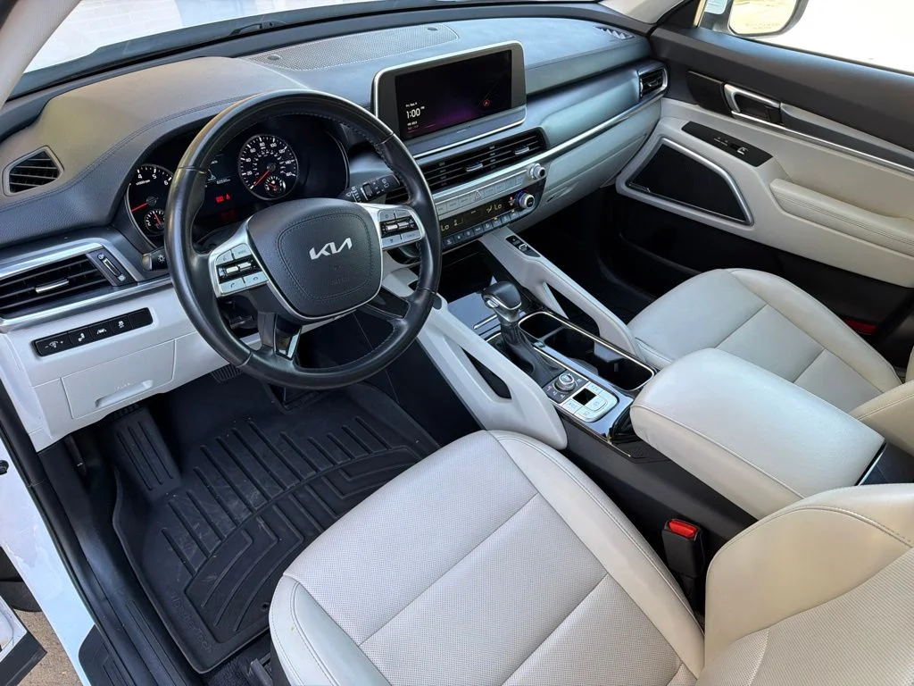 Used 2022 White Kia S image 19