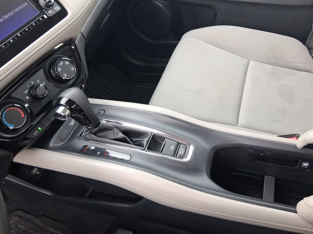 Used 2022 White Honda LX image 22