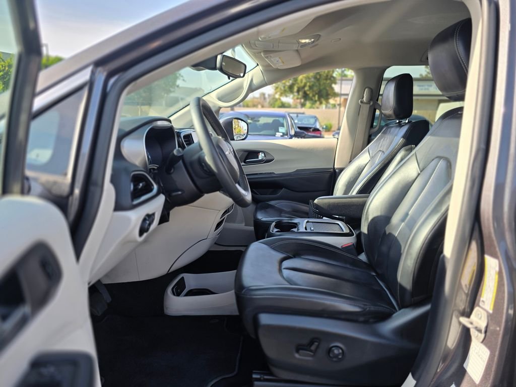 2023 Chrysler Pacifica Touring L - Photo 15
