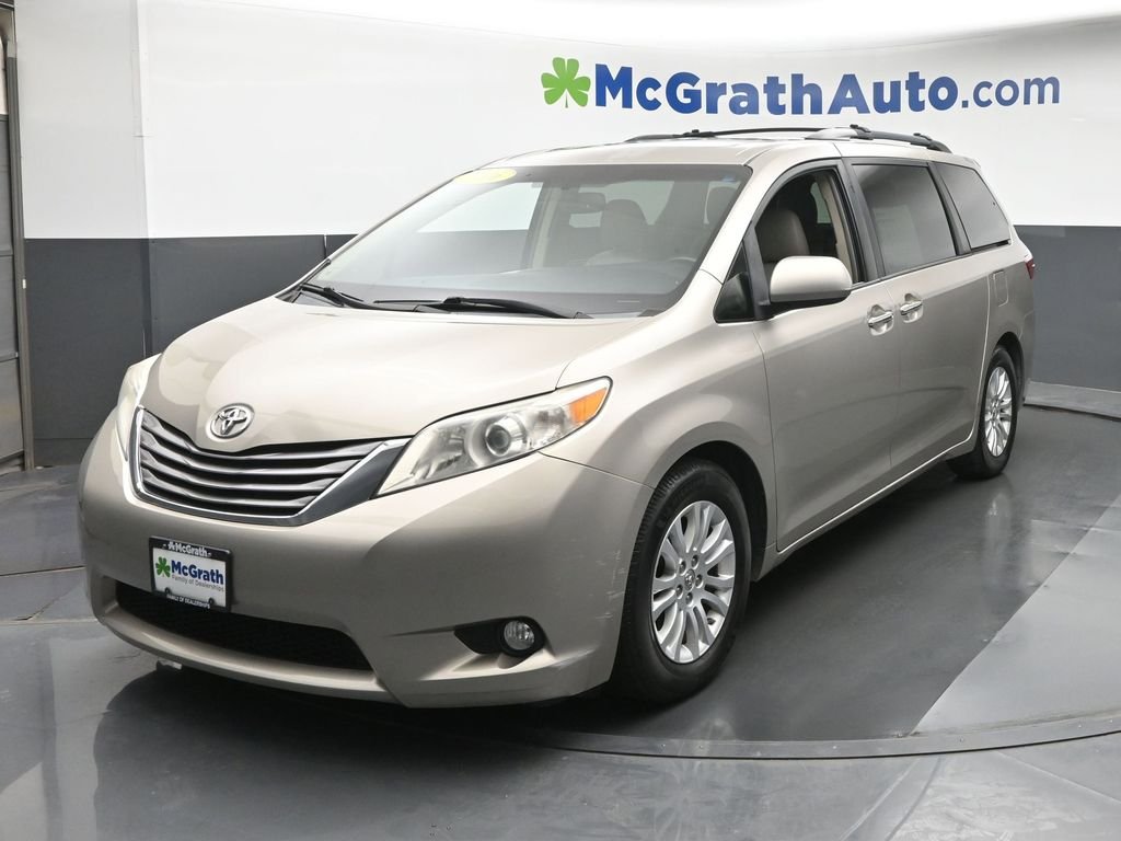 Used 2016  Toyota XLE Premium image 21