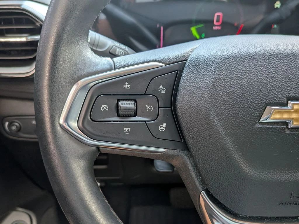 Used 2025 Gray Chevrolet LT image 17