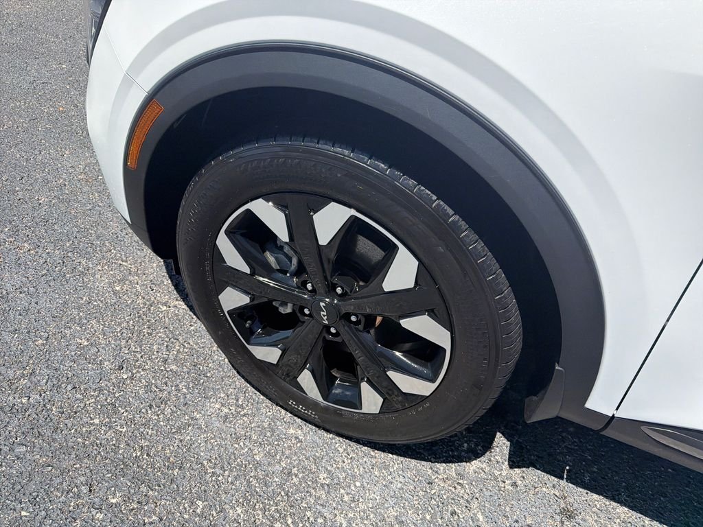 Used 2024 White Kia X-Line image 28