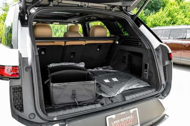New 2026 Fuji White Land Rover SE image 59