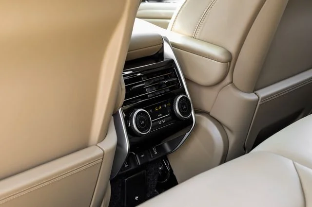 New 2026 Fuji White Land Rover SE image 47
