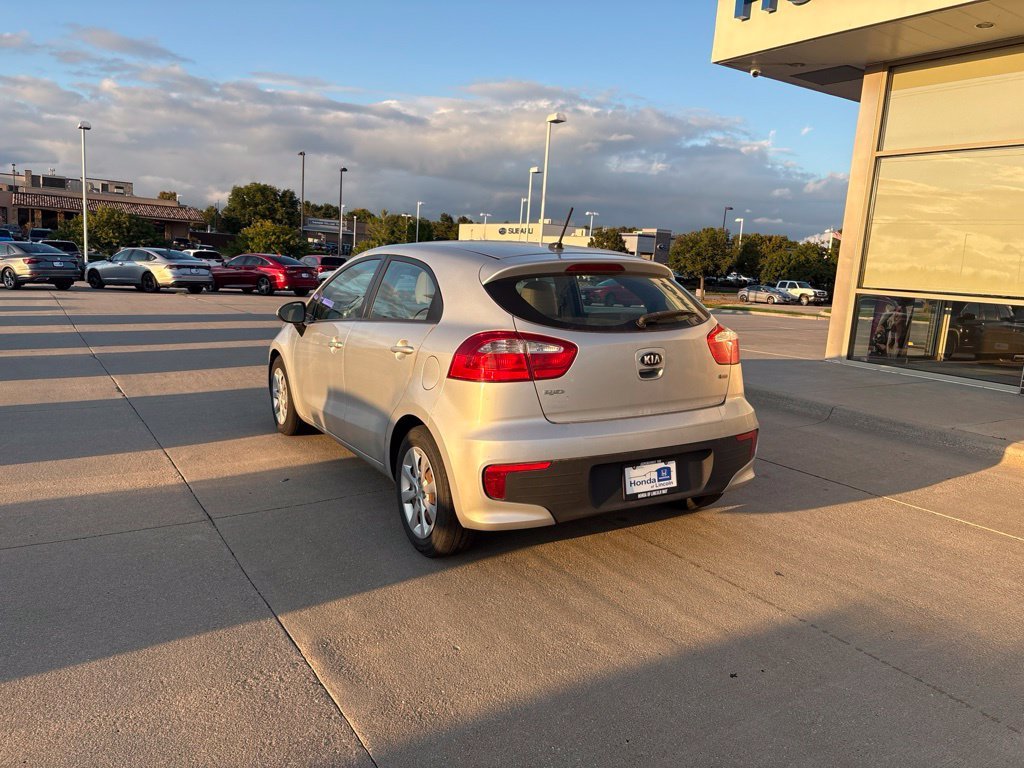 Used 2016 Bright Silver Metallic Kia LX image 7