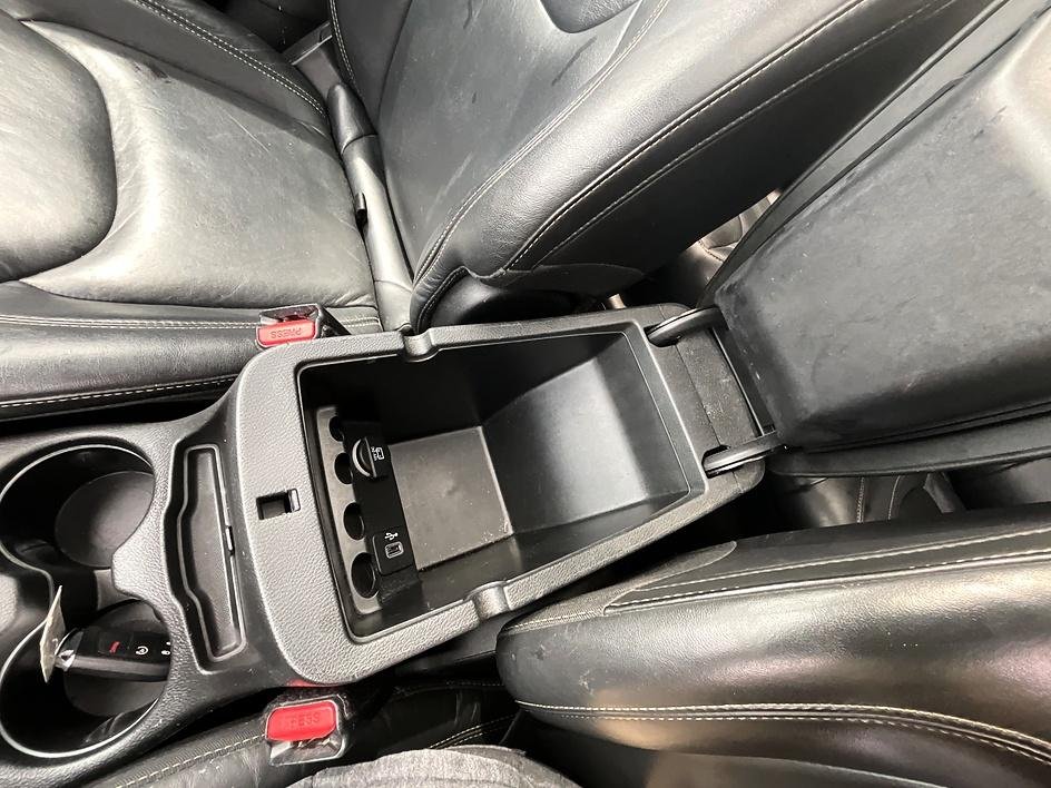 Used 2015 Black Jeep Limited image 26