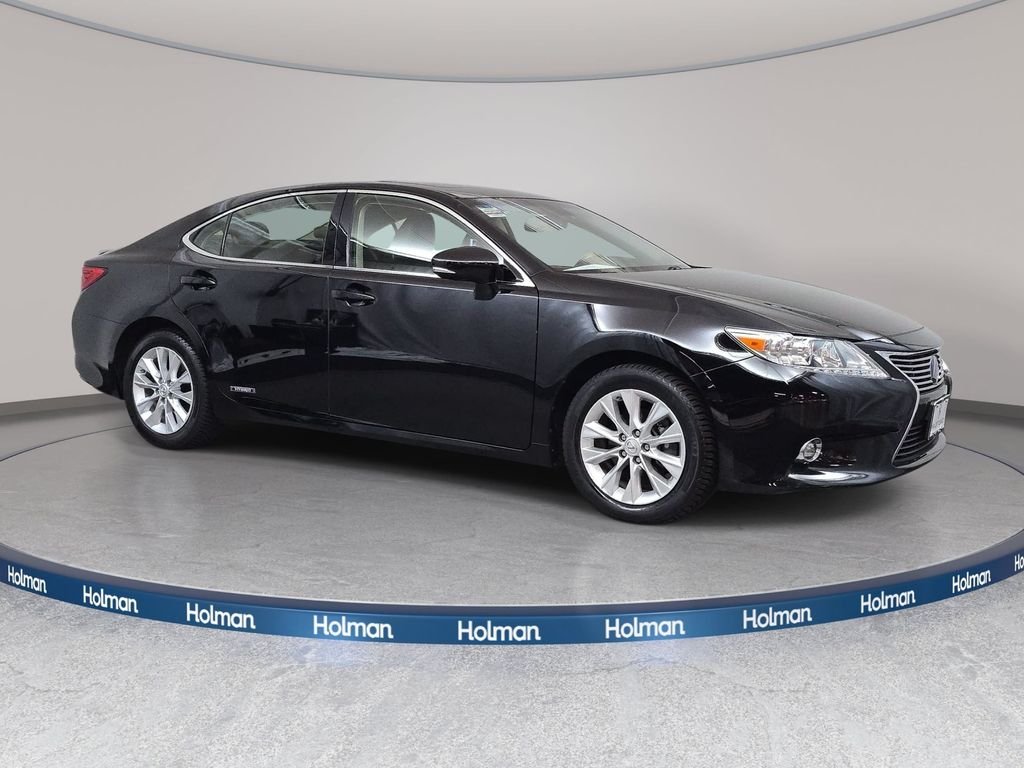 Used 2015 Obsidian Lexus 300h image 3