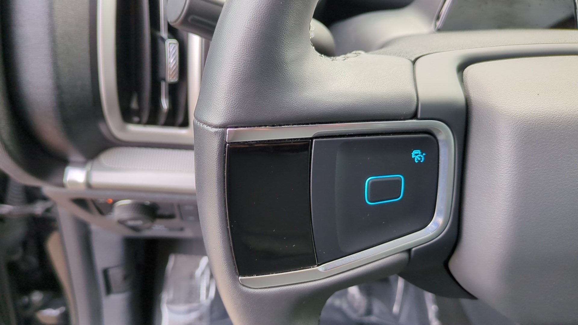 Used 2025 Black Metallic Ford Active image 17