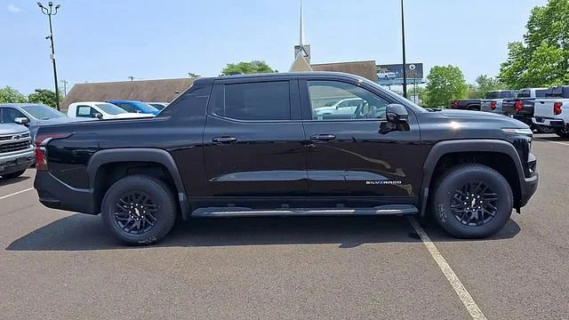 2025 Chevrolet Silverado EV LT - Photo 9