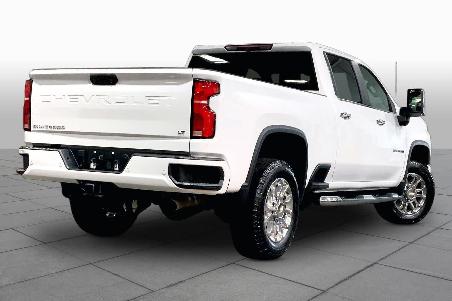 Used 2025 Summit White Chevrolet LT image 13