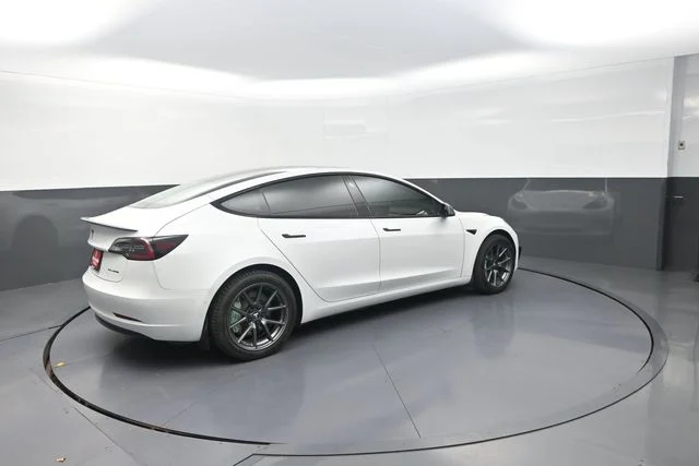 Used 2022  Tesla Long Range image 7