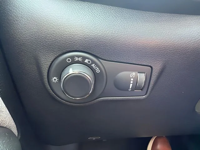 Used 2023 White Jeep Sport image 17