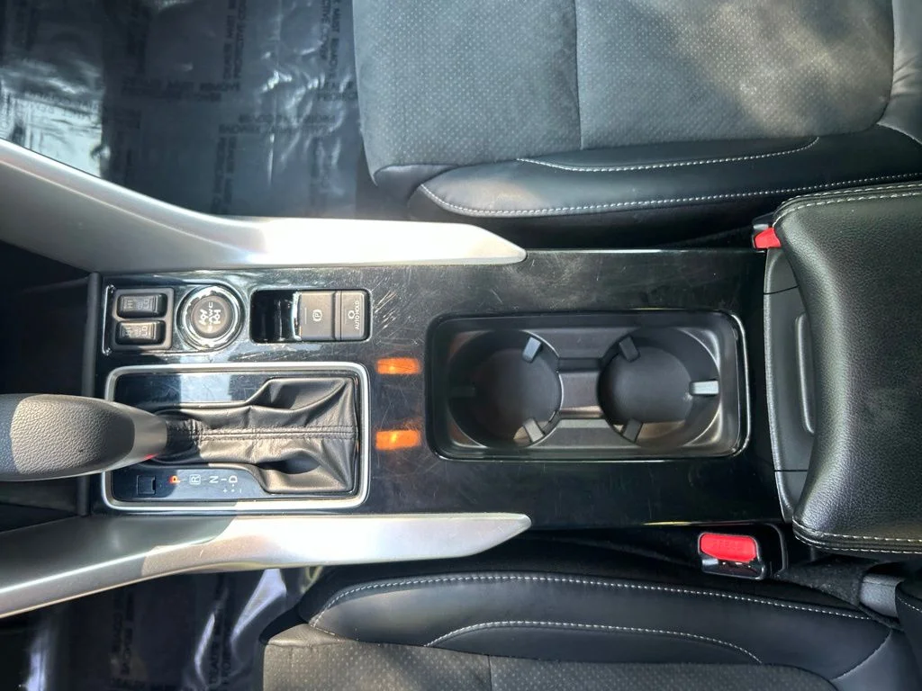 Used 2024 Silver Mitsubishi  image 16