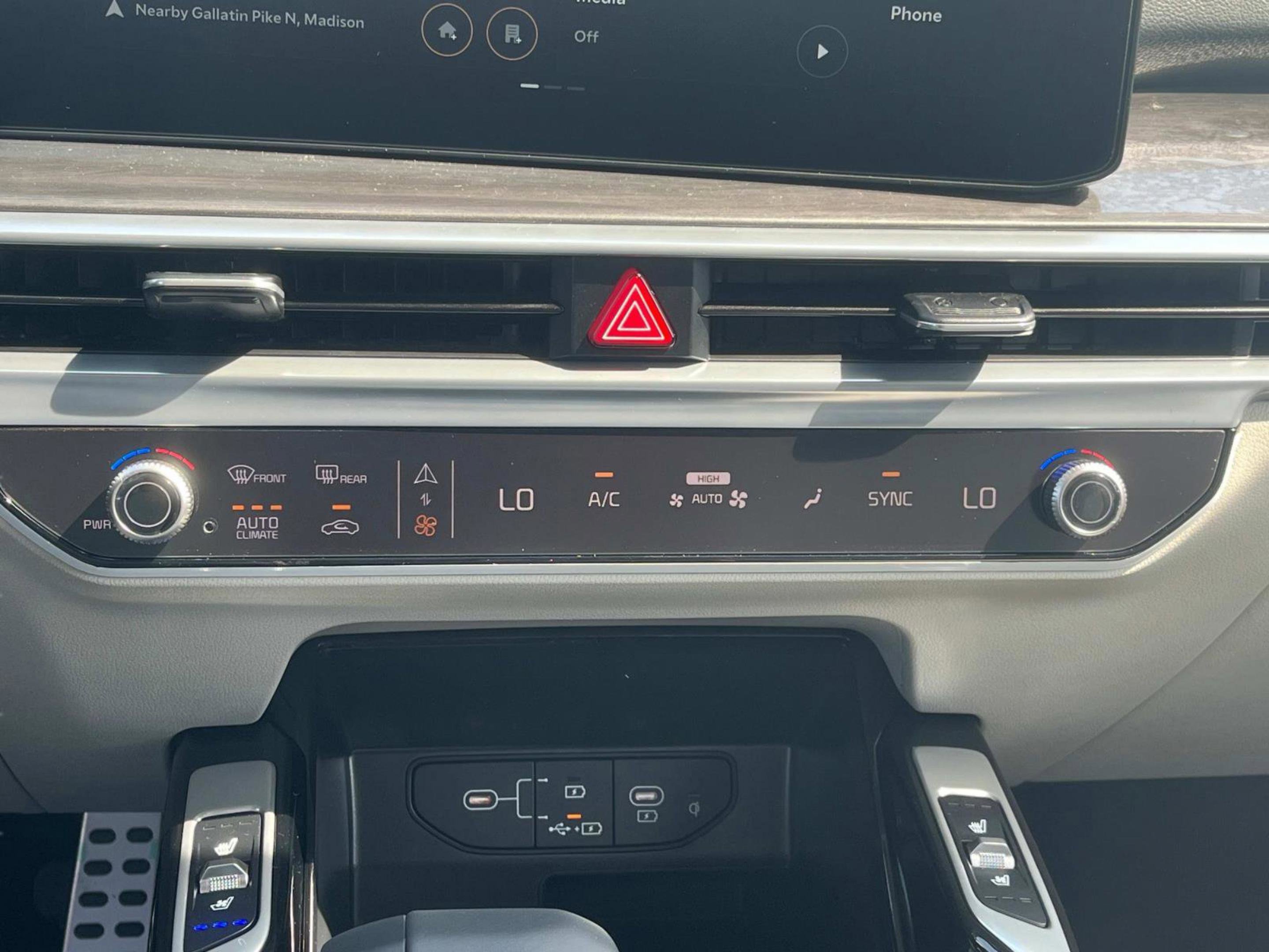 2025 Kia Sorento X-Line SX - Photo 16