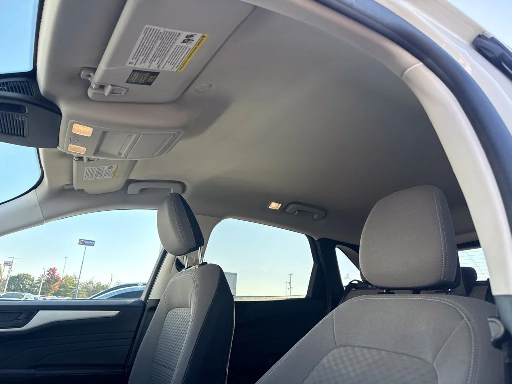 Certified Used 2022 White Metallic Ford SE image 24
